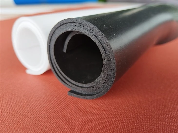 Porter une mousse de silicone douce résistante